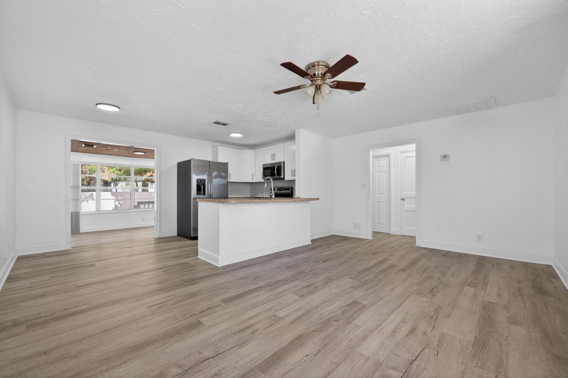 933 30th Court, West Palm Beach, FL 33407 Photo