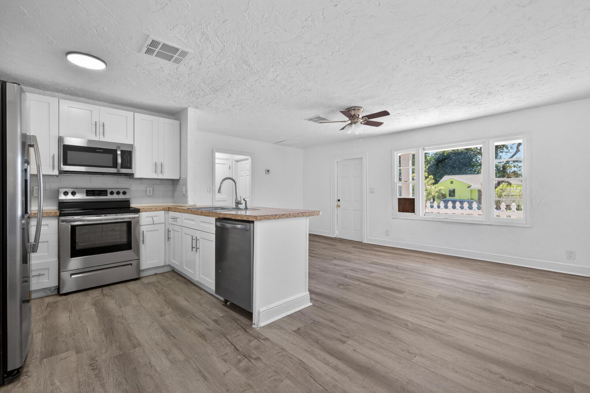 933 30th Court, West Palm Beach, FL 33407 Photo