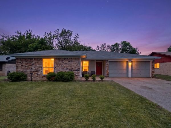 2013 Pebblecreek Drive, Cleburne, TX 76033