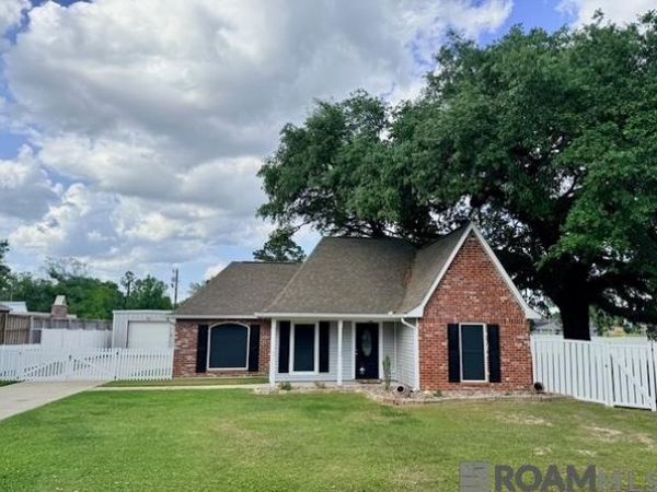 7903 Oakland Dr, Denham Springs, LA 70706