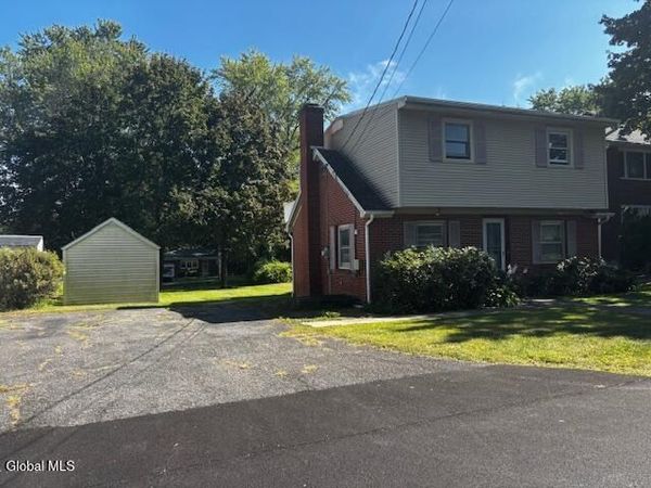 6 Pine Street, Guilderland, NY 12203
