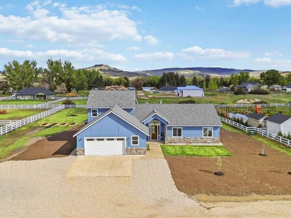 1425 Connelly Ln, Emmett, ID 83617