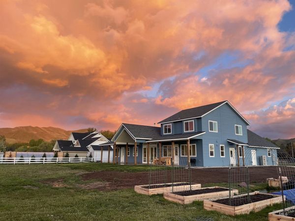 1425 Connelly Ln, Emmett, ID 83617