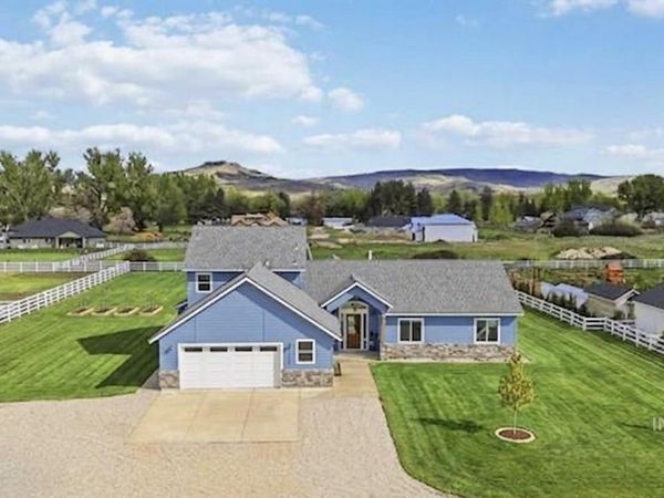 1425 Connelly Ln, Emmett, ID 83617