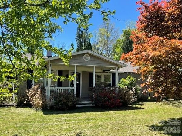 1610 Willow Road , Hendersonville, NC 28739