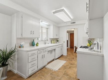 6721 Swenson Way, Sacramento, CA 95831 Photo