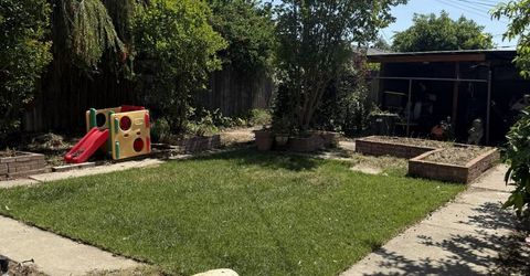 2074 W Monterey Ave, Stockton, CA 95204 Photo