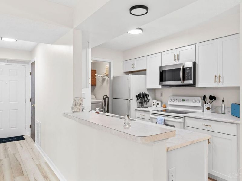 5984 Meadowcreek Drive, Unit 7, Milford, OH 45150 Photo 10