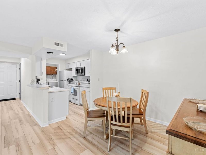 5984 Meadowcreek Drive, Unit 7, Milford, OH 45150 Photo 9