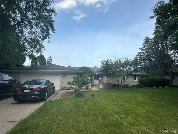 6820 FREDMOOR Drive , Troy, MI 48098