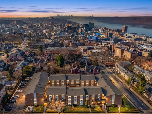 150 Glenwood Avenue, Unit F5, Yonkers, NY 10703