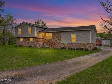 1975 Cloud Springs Rd, Rossville, GA 30741