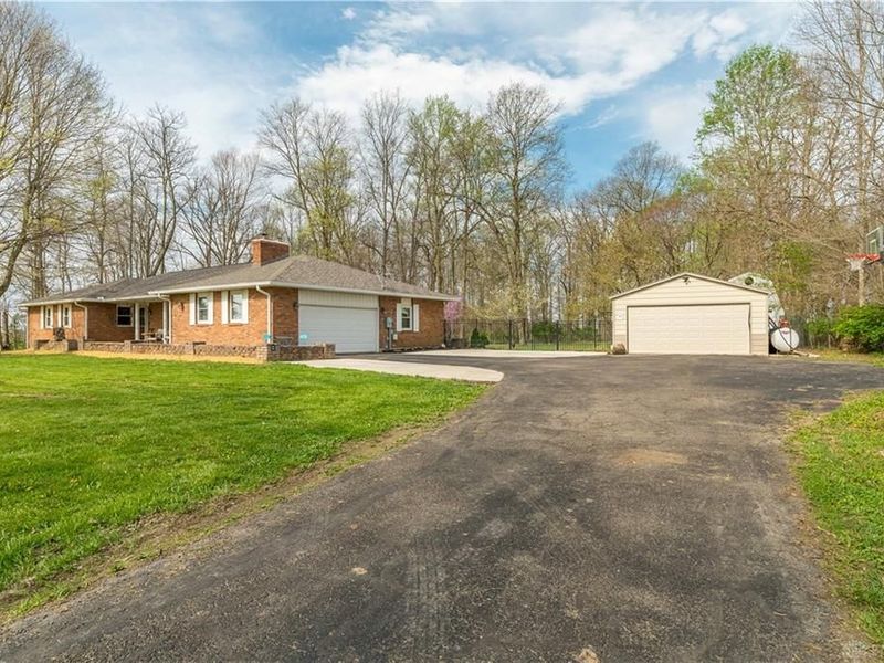 8555 Lochard Road, Sidney, OH 45365 Photo 2