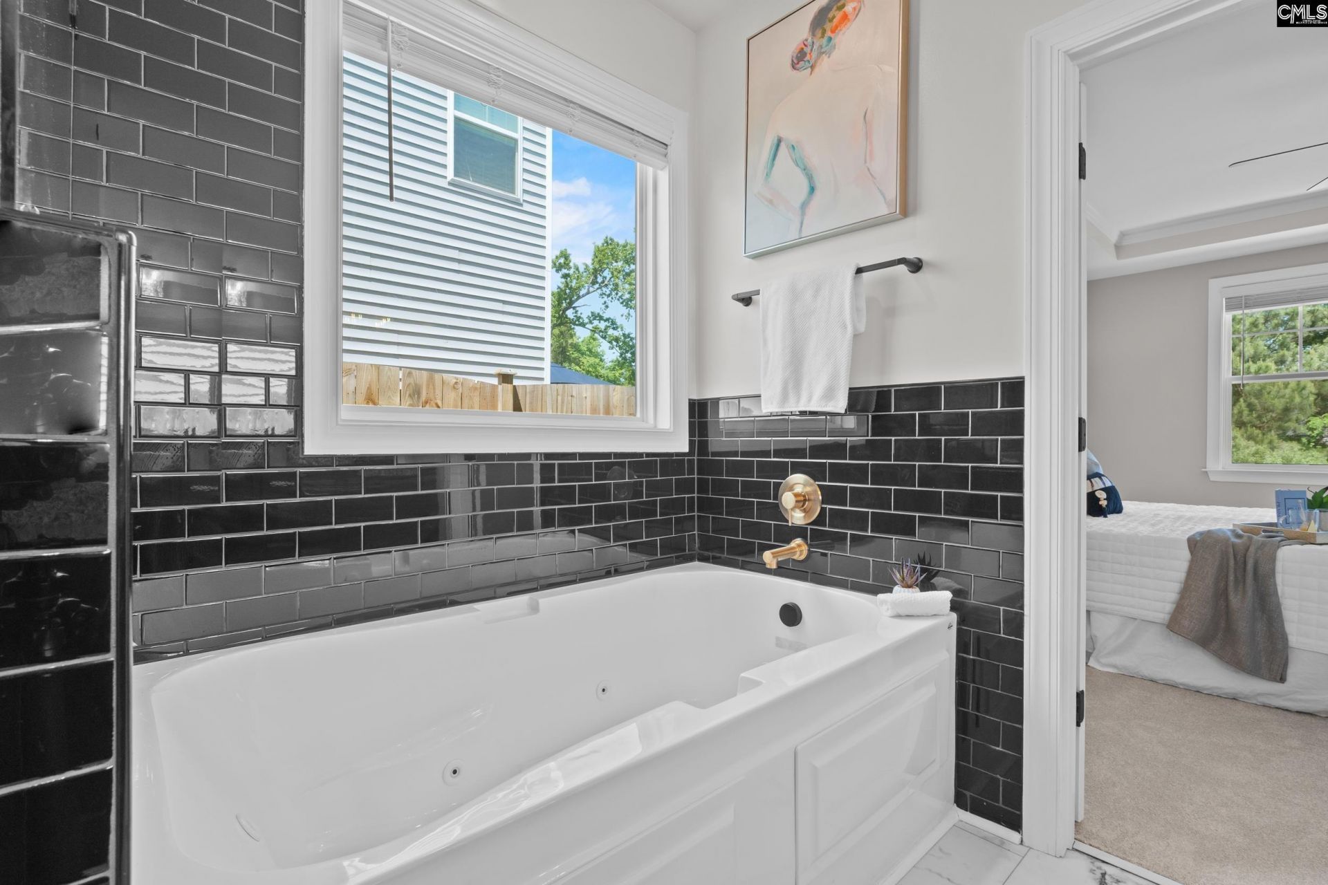 713 Chatham Court  Photo 24