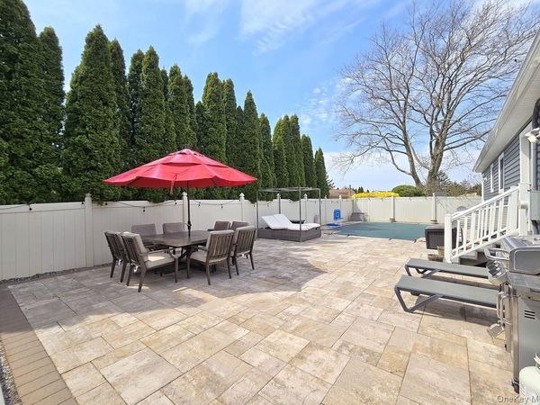 22 Clifford Drive, Farmingdale, NY 11735