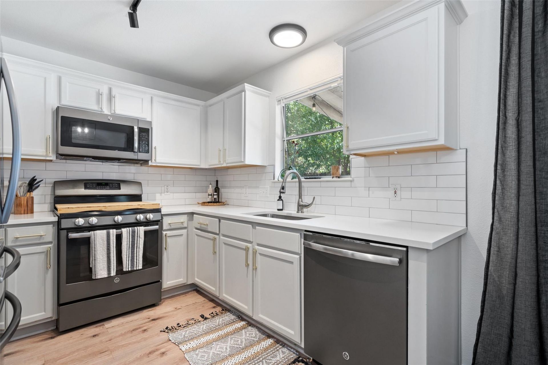 109 Wisteria Dr, Georgetown, TX 78626 Main Photo