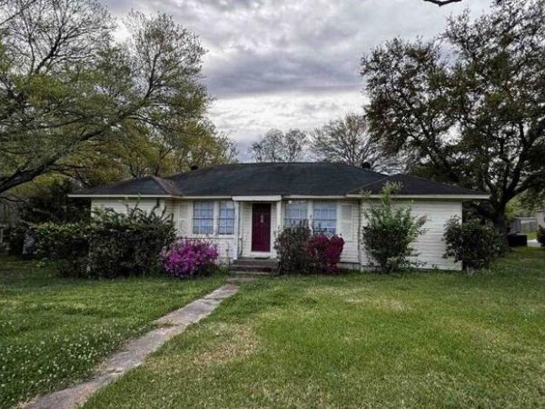 2119 Jean St , Leesville, LA 71446