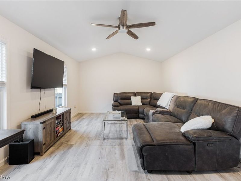 1254 Cross Drive, Austintown, OH 44515 Photo 12