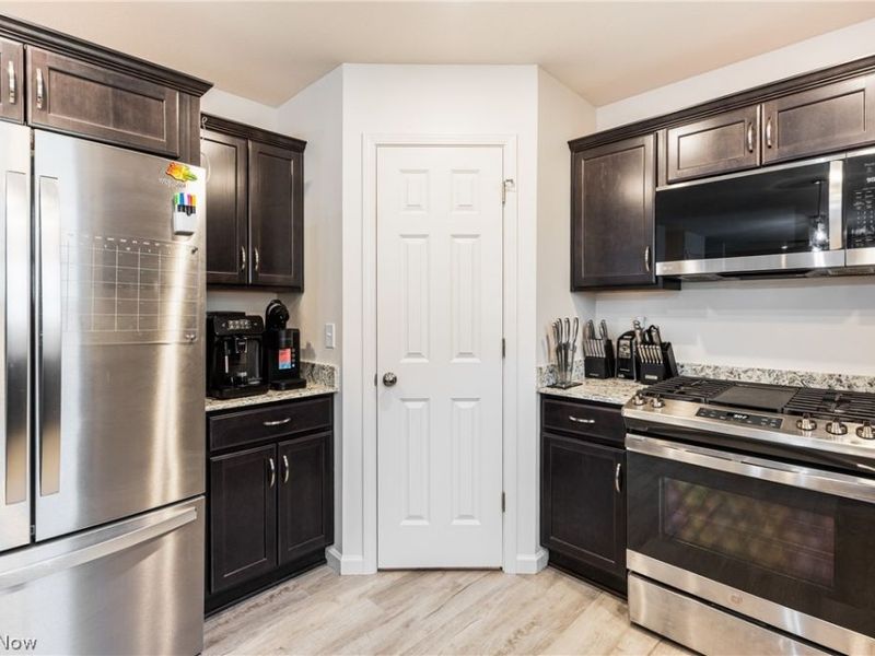 1254 Cross Drive, Austintown, OH 44515 Photo 8