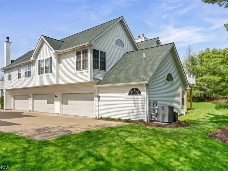 116 Vista Court, North Olmsted, OH 44070 Photo 2