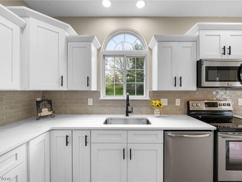 116 Vista Court, North Olmsted, OH 44070 Photo 3