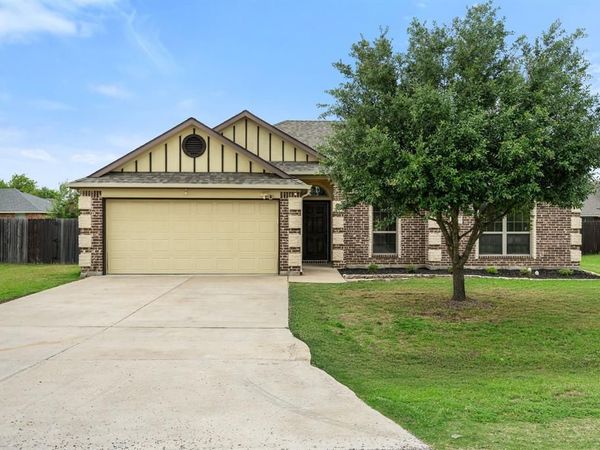 106 Poinsetta Drive, Palmer, TX 75152