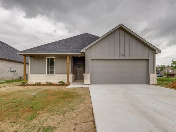 706 Turner Street, Wolfe City, TX 75496