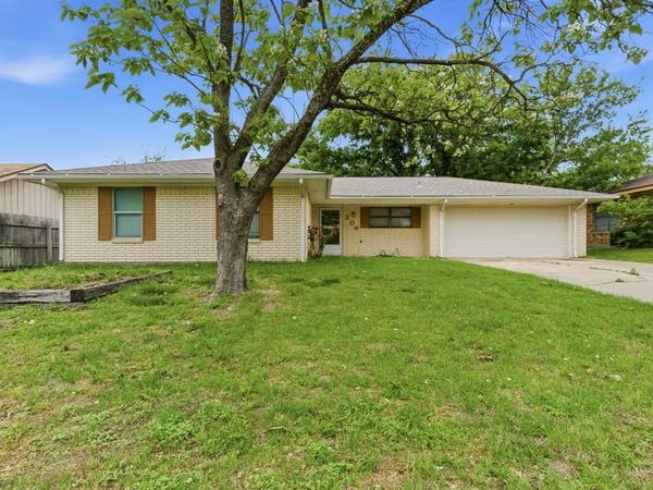 209 Moonlight Trail, Stephenville, TX 76401