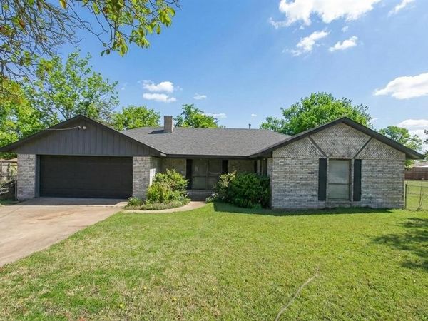 308 E Cottonwood Street, Leonard, TX 75452