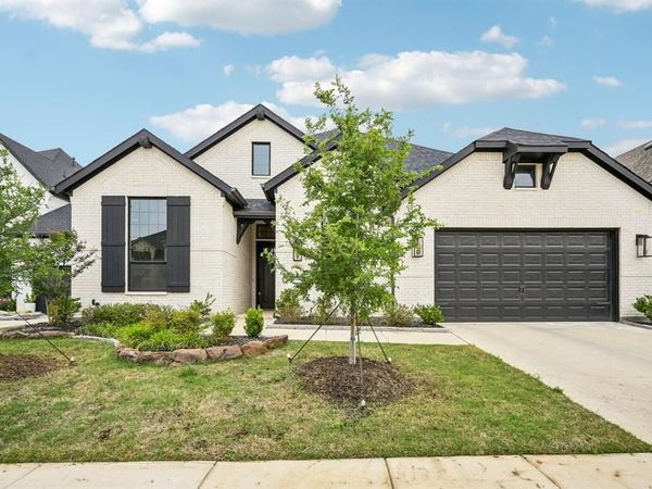 704 Colt Drive, Aubrey, TX 76227