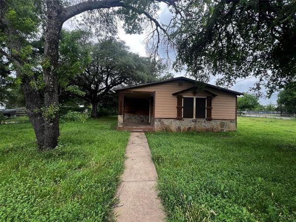 319 Ridgecrest Court, Azle, TX 76020