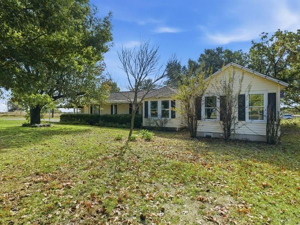 3420 Springfield Road, Springtown, TX 76082