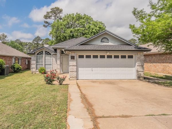 520 Kelley Court, Fort Worth, TX 76120