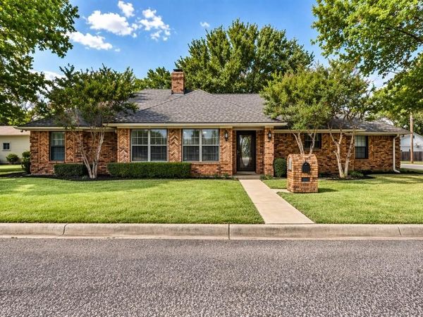 204 Sloan Street, Whitesboro, TX 76273