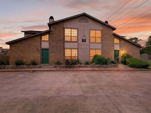 330 W Harwood Road, Unit D, Hurst, TX 76054