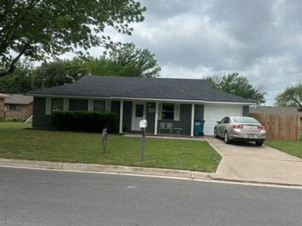 1201 N Taylor Street, Gainesville, TX 76240