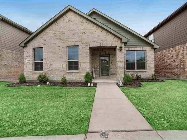 5225 Heritage Street, Haltom City, TX 76117