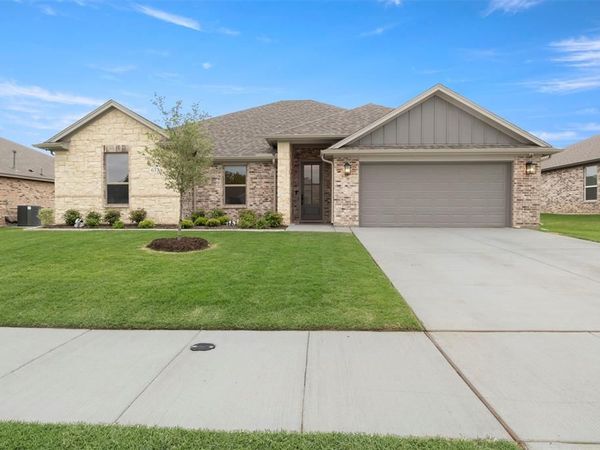 637 Mooney Drive, Saginaw, TX 76179