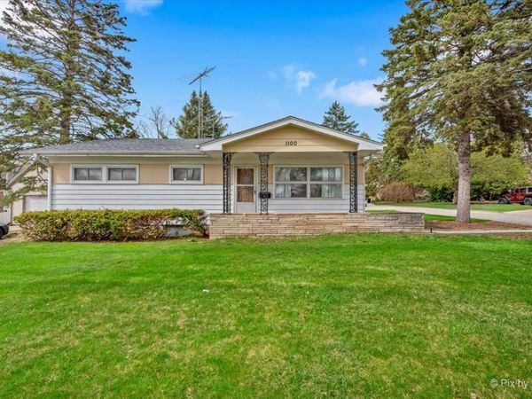 1100 W Highland Avenue , Elgin, IL 60123