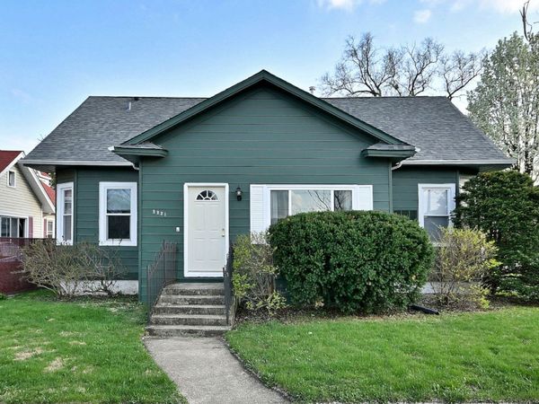 2221 119th Place , Blue Island, IL 60406