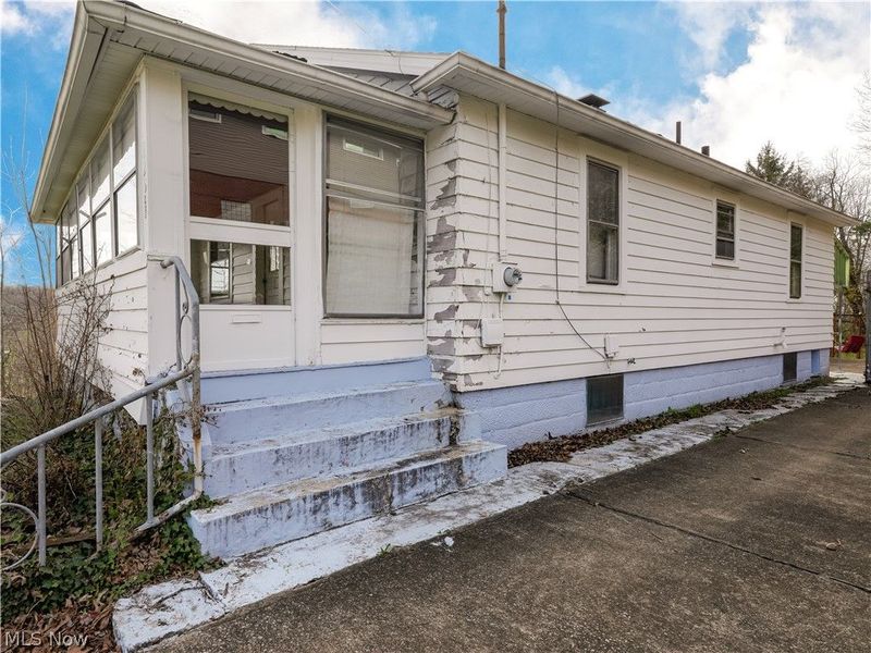 426 Queisner Avenue, Lowellville, OH 44436 Photo 2