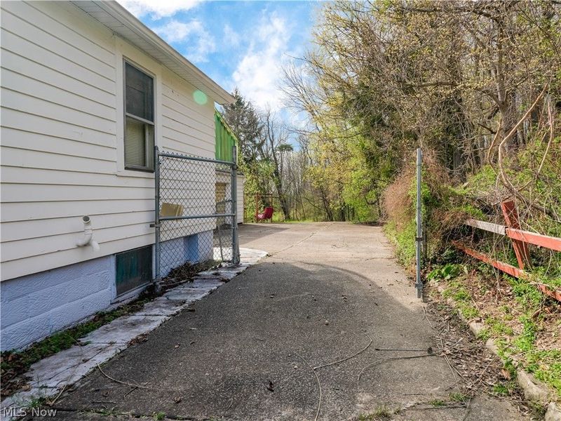 426 Queisner Avenue, Lowellville, OH 44436 Photo 4