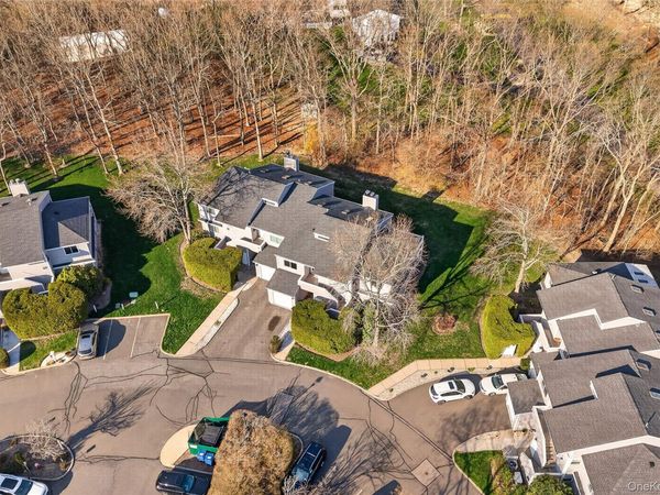 9 Vista Drive N, Manorville, NY 11949