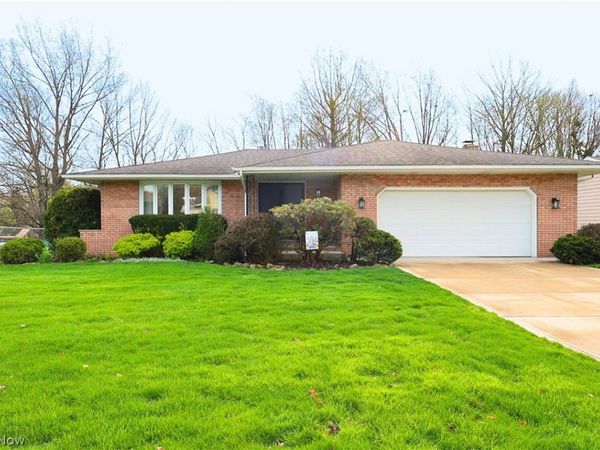 6663 Donna Rae Drive, Seven Hills, OH 44131