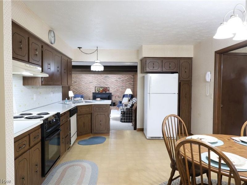 6663 Donna Rae Drive, Seven Hills, OH 44131 Photo 11