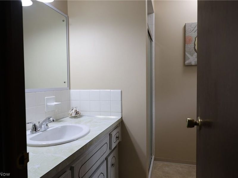 6663 Donna Rae Drive, Seven Hills, OH 44131 Photo 15