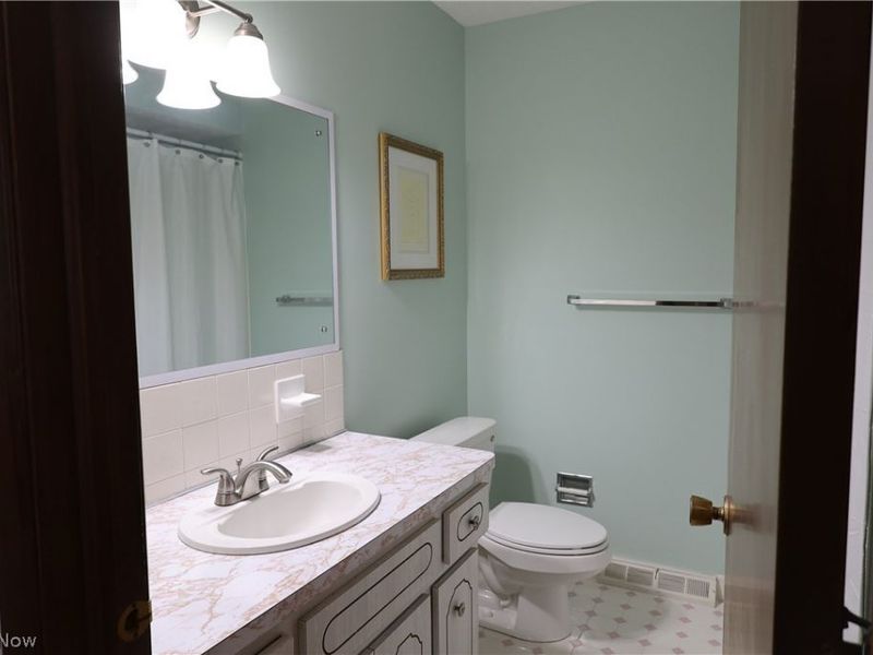 6663 Donna Rae Drive, Seven Hills, OH 44131 Photo 16