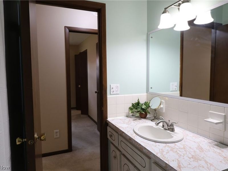 6663 Donna Rae Drive, Seven Hills, OH 44131 Photo 17