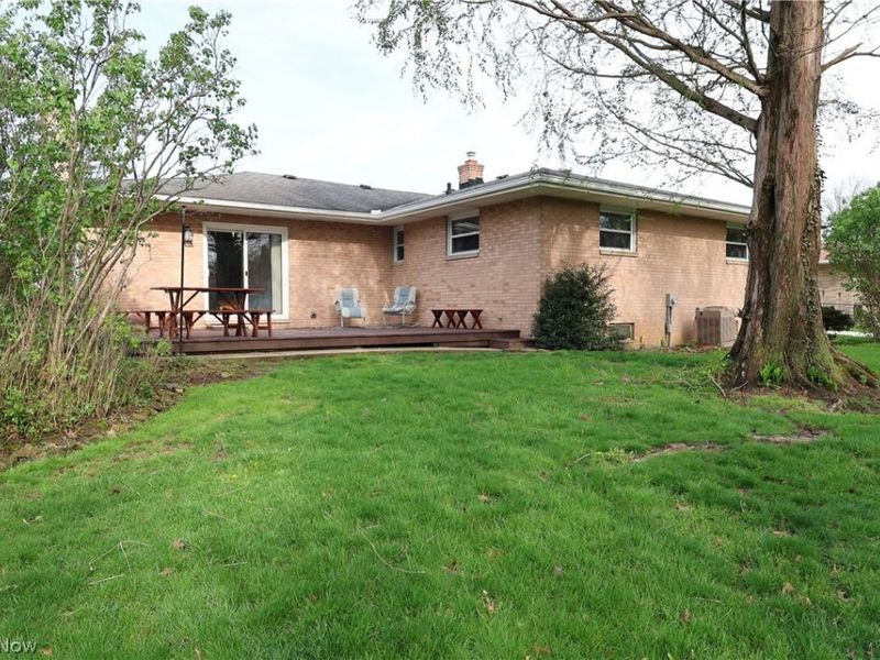 6663 Donna Rae Drive, Seven Hills, OH 44131 Photo 2