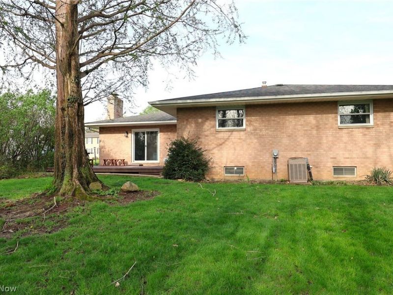 6663 Donna Rae Drive, Seven Hills, OH 44131 Photo 3